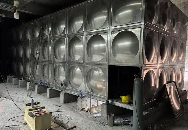 stainless steel water tank case the peninsula hotel