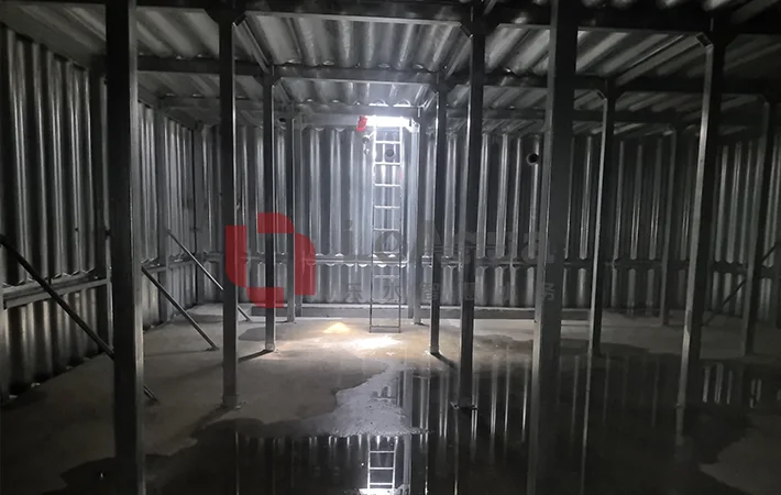 tie-rod free water tank inside