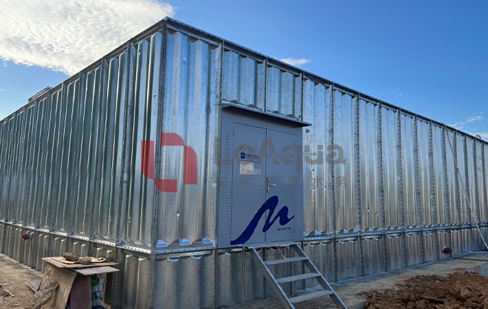 Bể nước lắp ghép gân cong hai mặt với cửa tiếp cận từ bên ngoài