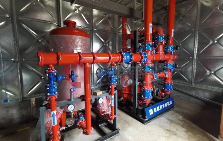 Water tank with pump-pump