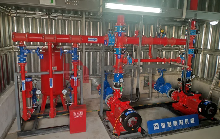Thiết bị bơm chữa cháy và đường ống bên trong trạm bơm tích hợp