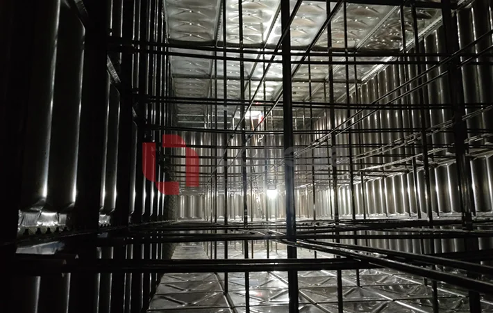 Stainless Steel Water Tank with Insulation Board Inside